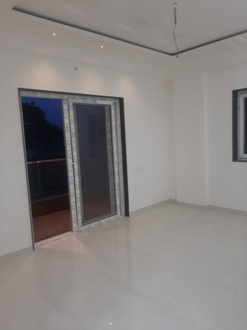 Room in 3 BHK Apartment at Shree Nagar – for Rent