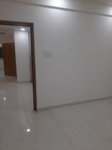 Room in 3 BHK Apartment at Shree Nagar – for Rent
