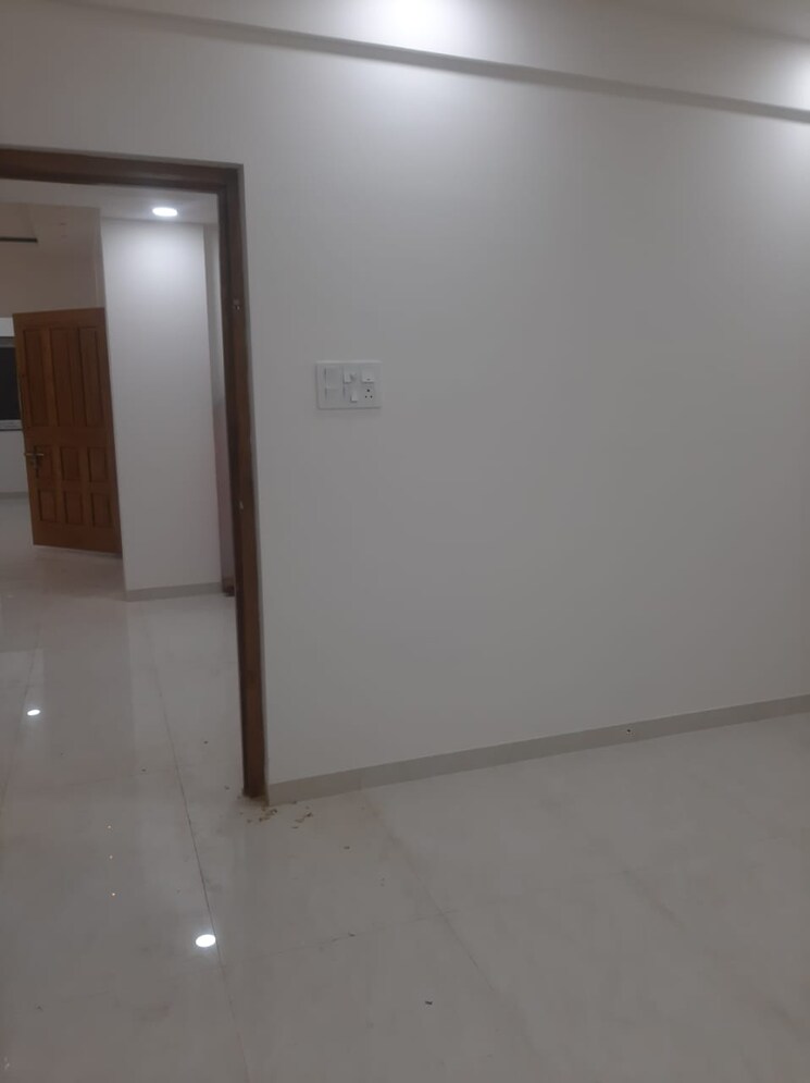 Room, shree nagar 3 Bedroom 1600 Sq.Ft. Apartment In Shree Nagar Nagpur 9100421