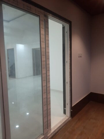 Room in 3 BHK Apartment at Shree Nagar – for Rent