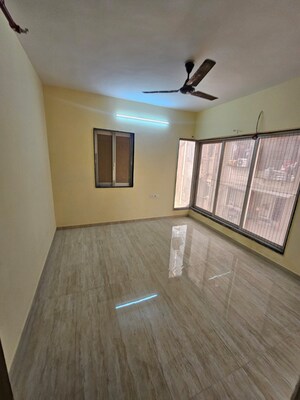 Room in 2 BHK Apartment at Khar West – for Sale
