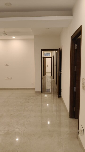 Room in 3.5 BHK Builder Floor at Acharya Niketan – for Rent