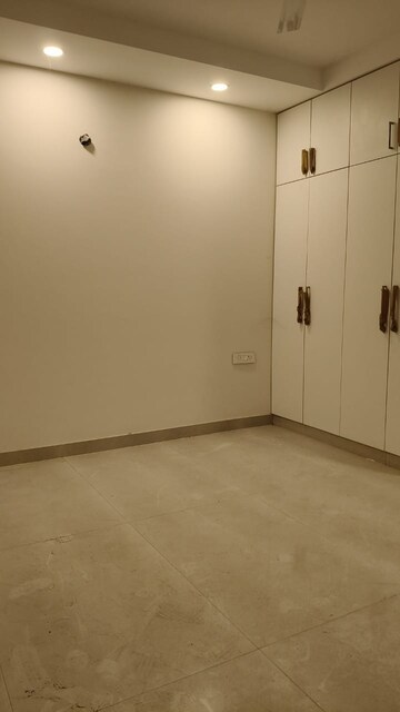 Room in 3.5 BHK Builder Floor at Acharya Niketan – for Rent