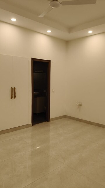 Room in 3.5 BHK Builder Floor at Acharya Niketan – for Rent