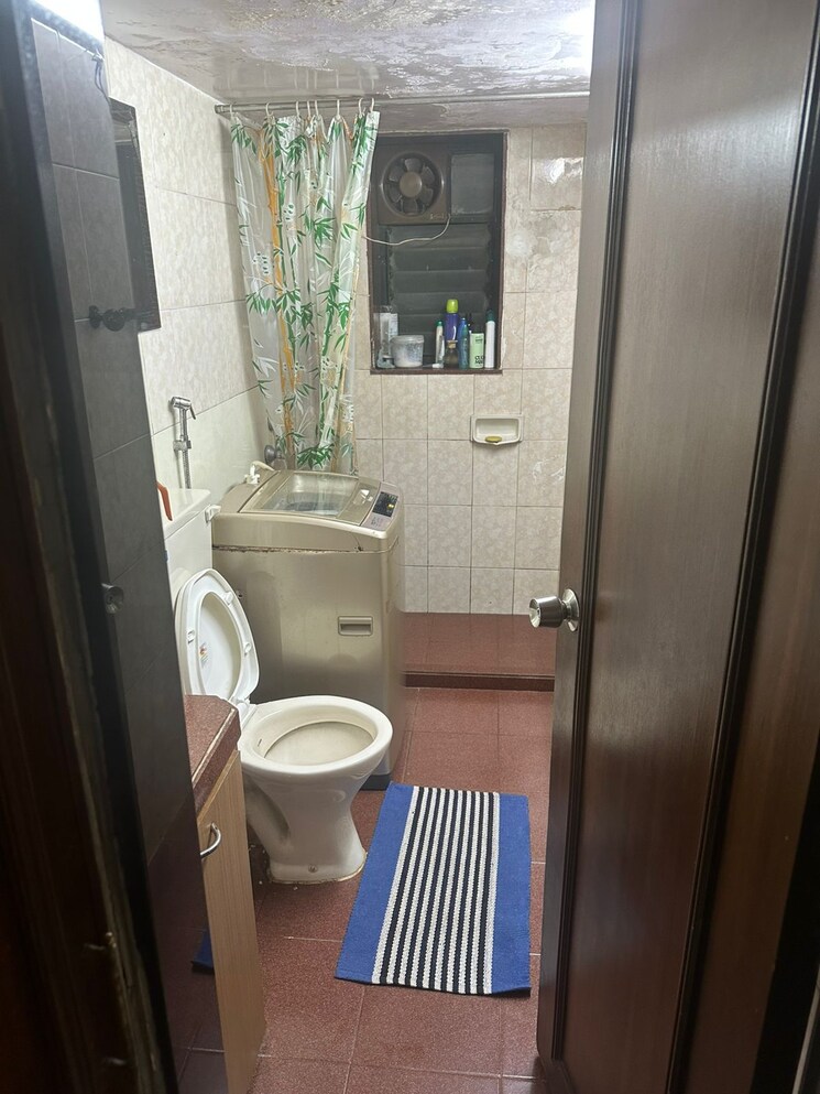 Bathroom, navjivan-colony 2 Bedroom 850 Sq.Ft. Apartment In Mahim Mumbai 9100446
