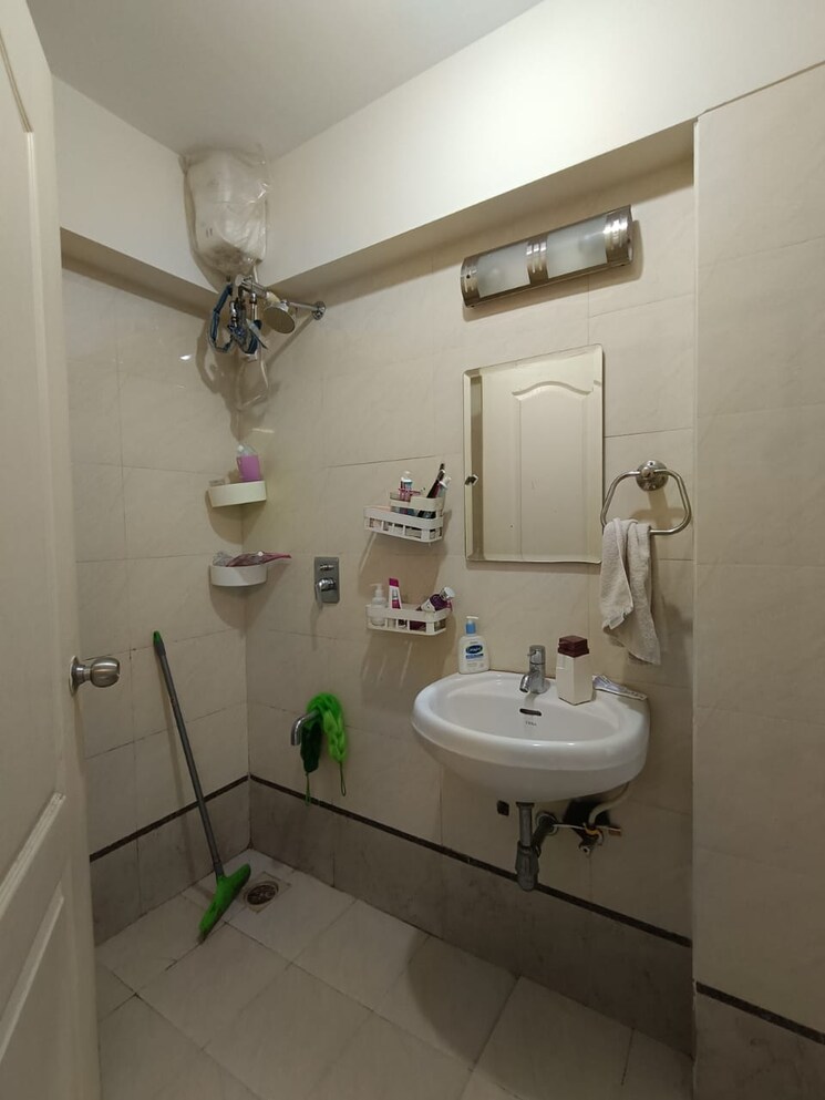 Bathroom, oxford-navrang-crystal 2 Bedroom 689 Sq.Ft. Apartment In Goregaon West Mumbai 9100449