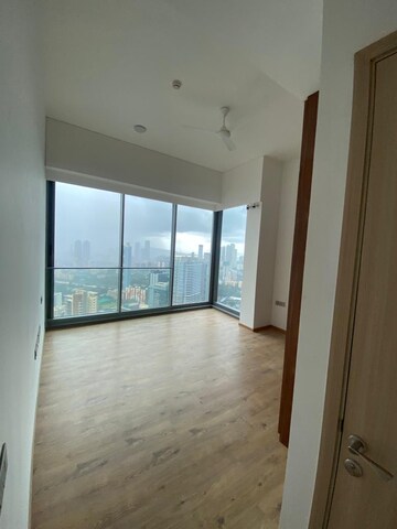 Room in 4 BHK Apartment at Rustomjee Crown, Prabhadevi – for Rent