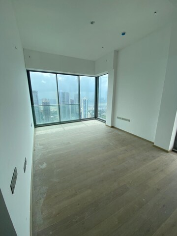 Room in 4 BHK Apartment at Rustomjee Crown, Prabhadevi – for Rent
