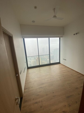 Room in 4 BHK Apartment at Rustomjee Crown, Prabhadevi – for Rent