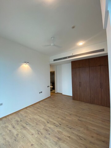 Room in 4 BHK Apartment at Rustomjee Crown, Prabhadevi – for Rent