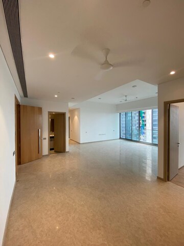 Room in 4 BHK Apartment at Rustomjee Crown, Prabhadevi – for Rent