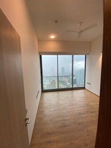 Room in 4 BHK Apartment at Rustomjee Crown, Prabhadevi – for Rent