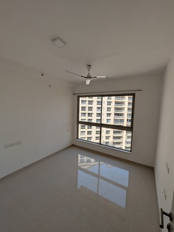 Room in 1 BHK Apartment at Hiranandani Fortune City, New Panvel – for Rent