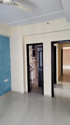 Room in 4 BHK Apartment at Prateek Wisteria, Sector 77 – for Sale