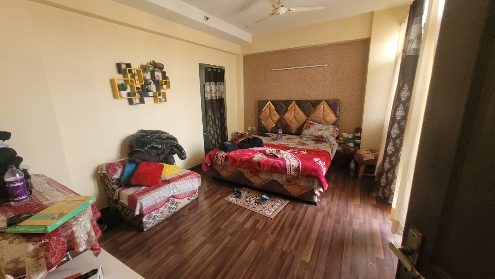 4 BHK + Pooja Room,Servant Room Apartment For Sale in Prateek Wisteria