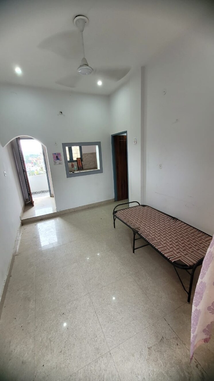 Room, thakurpur Commercial Shop 2150 Sq.Ft. In Thakurpur Dehradun 9100493