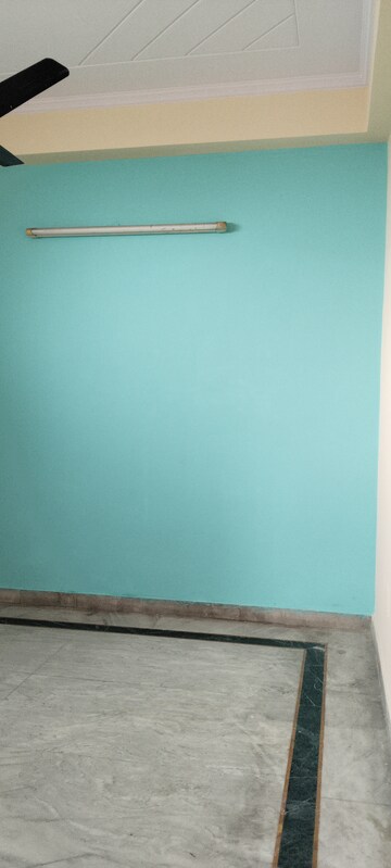 Furnished Amenities in 3.5 BHK Builder Floor at Kavi Nagar Block J – for Rent