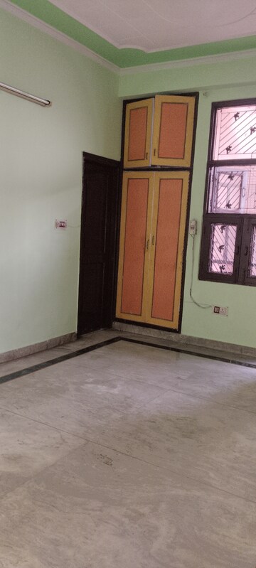 Room in 3.5 BHK Builder Floor at Kavi Nagar Block J – for Rent
