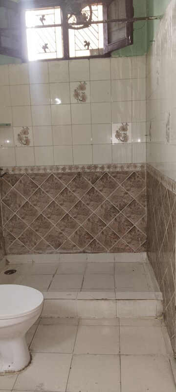 Bathroom in 3.5 BHK Builder Floor at Kavi Nagar Block J – for Rent