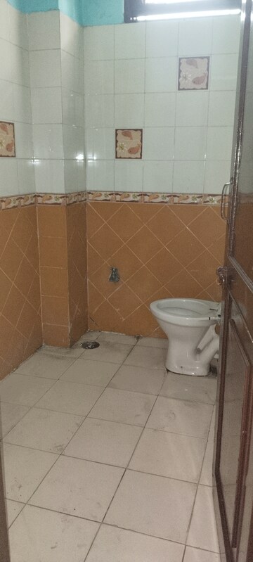Bathroom in 3.5 BHK Builder Floor at Kavi Nagar Block J – for Rent
