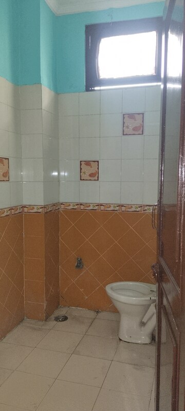 Bathroom in 3.5 BHK Builder Floor at Kavi Nagar Block J – for Rent