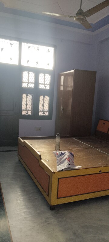 Furnished Amenities in 3.5 BHK Builder Floor at Kavi Nagar Block J – for Rent