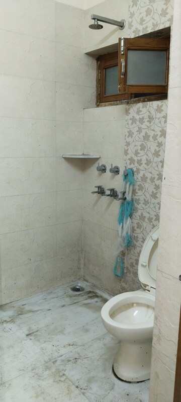 Bathroom in 3.5 BHK Builder Floor at Kavi Nagar Block G – for Rent