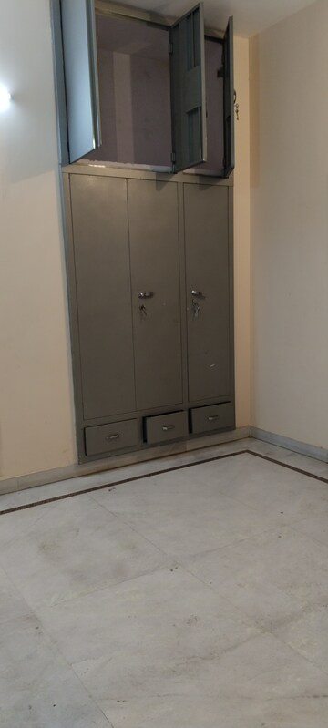 Building Lobby in 3.5 BHK Builder Floor at Kavi Nagar Block G – for Rent