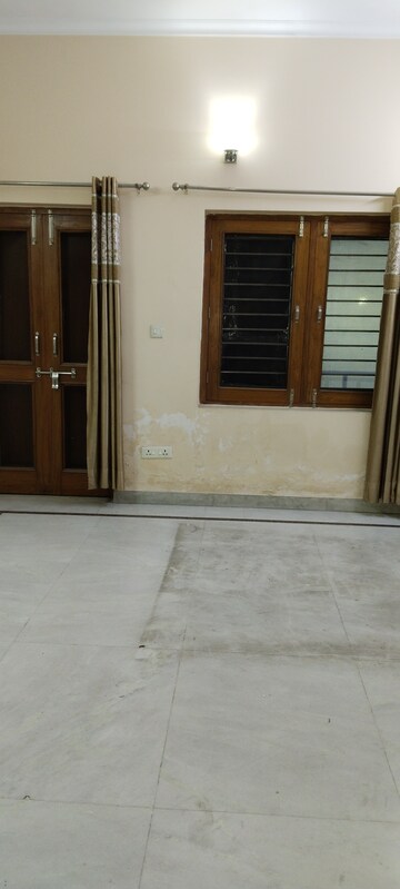 Room in 3.5 BHK Builder Floor at Kavi Nagar Block G – for Rent