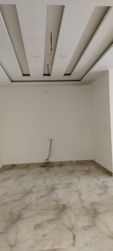 Room in 3.5 BHK Builder Floor at Kavi Nagar Block H – for Rent