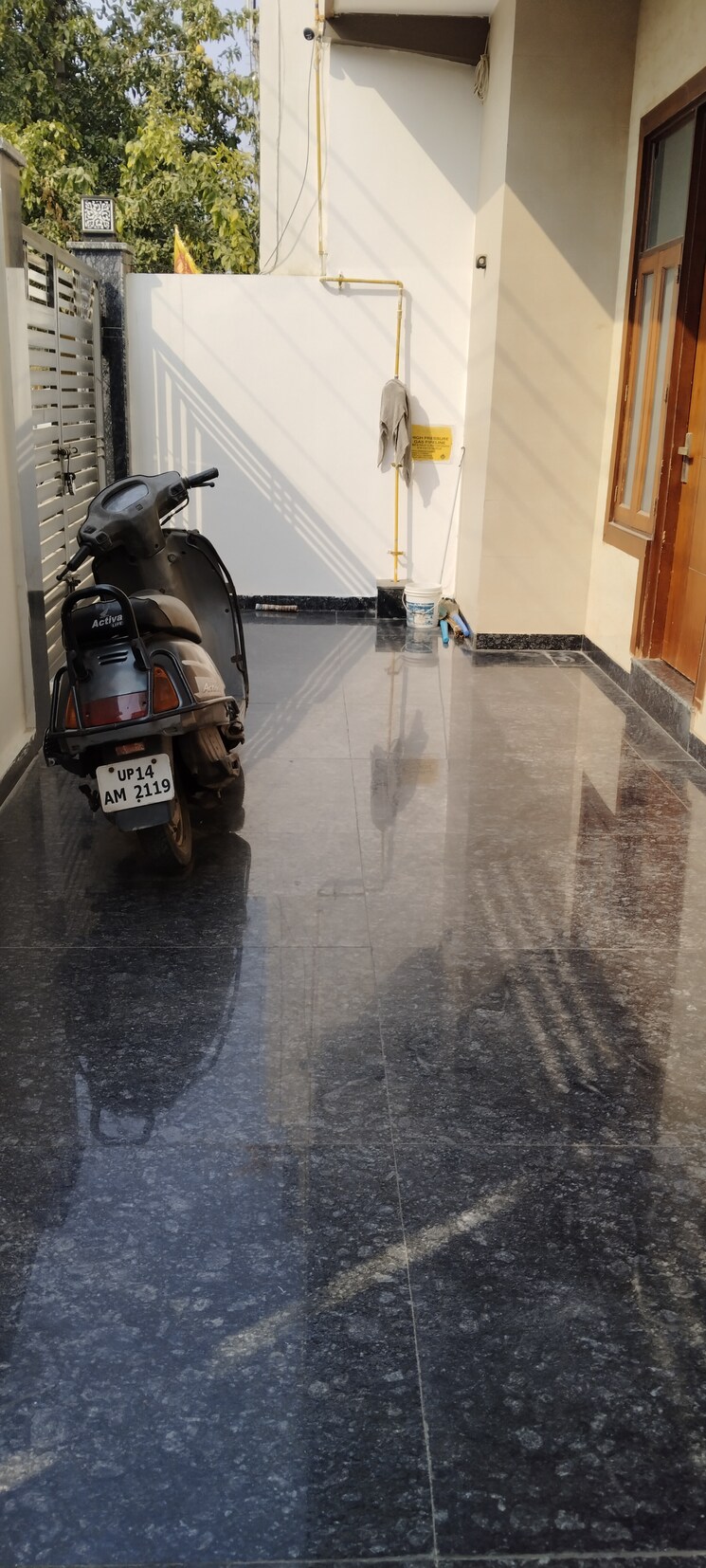  Parking, kavi nagar block h 3.5 Bedroom 2000 Sq.Ft. Builder Floor In Kavi Nagar Block H Ghaziabad 9100528