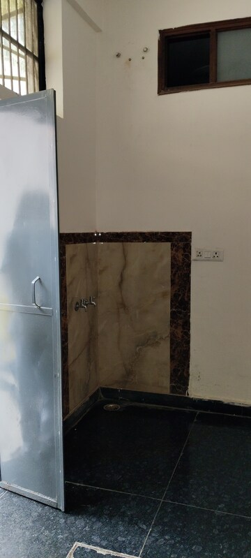 Furnished Amenities in 3.5 BHK Builder Floor at Kavi Nagar Block H – for Rent