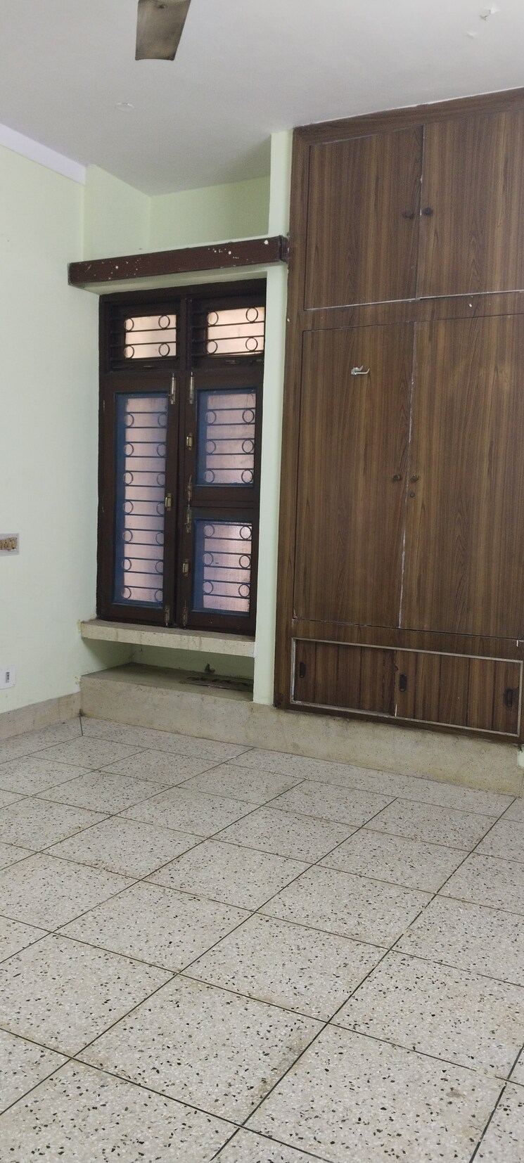 Room, a block shastri nagar 2.5 Bedroom 1500 Sq.Ft. Builder Floor In A Block Shastri Nagar Ghaziabad 9100529