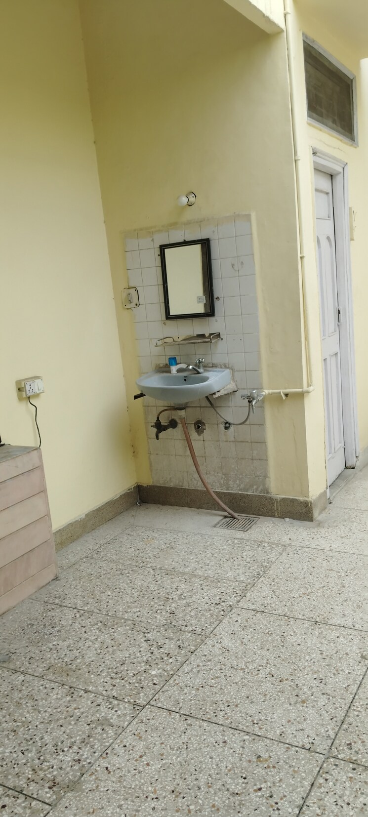 Bathroom, a block shastri nagar 2.5 Bedroom 1500 Sq.Ft. Builder Floor In A Block Shastri Nagar Ghaziabad 9100529