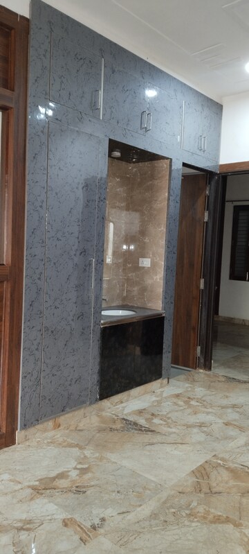 Building Lobby in 3.5 BHK Builder Floor at H Block Shastri Nagar – for Rent