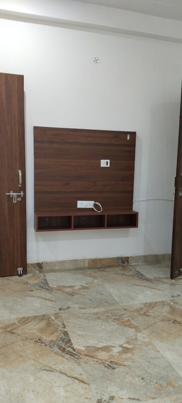 Room in 3.5 BHK Builder Floor at H Block Shastri Nagar – for Rent