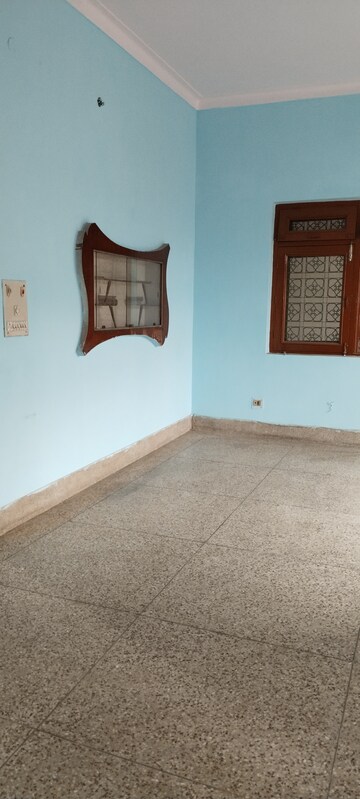 Room in 3 BHK Builder Floor at Kavi Nagar Block H – for Rent
