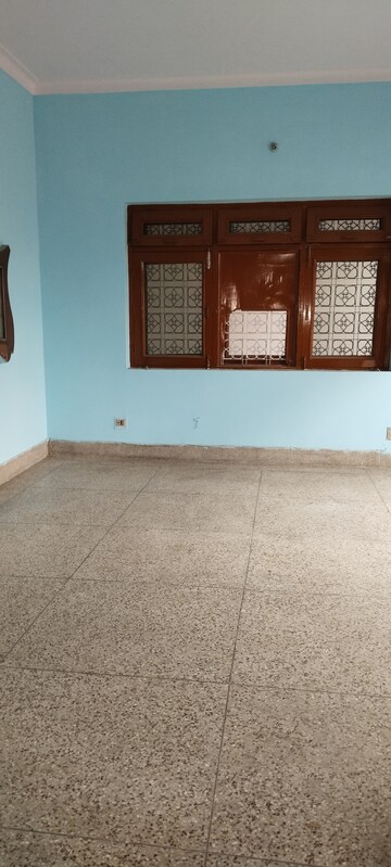Room in 3 BHK Builder Floor at Kavi Nagar Block H – for Rent