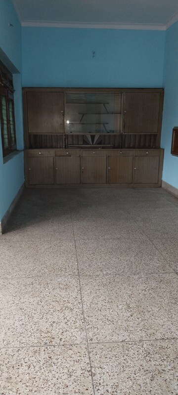 Room in 3 BHK Builder Floor at Kavi Nagar Block H – for Rent