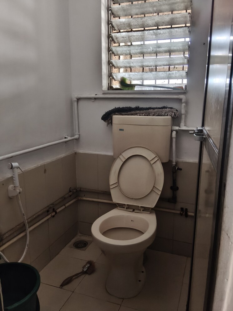 Bathroom, abhishek-chs-bandra-east 1 RK 225 Sq.Ft. Apartment In Bandra East Mumbai 9100541