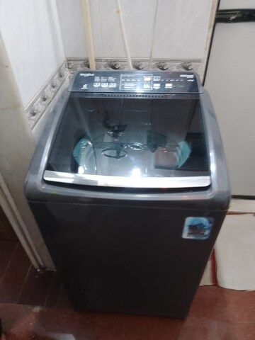 Furnished Amenities in 2 BHK Apartment at Golders Green CHS, Borivali West – for Rent