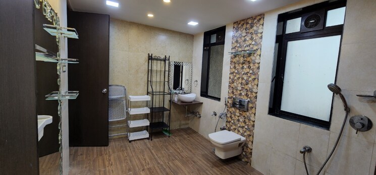 Bathroom, lodha-aria 3 Bedroom 1500 Sq.Ft. Apartment In Parel Mumbai 9100551