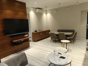 Team Area in 3 BHK Apartment at Indiabulls Blu, Worli – for Rent