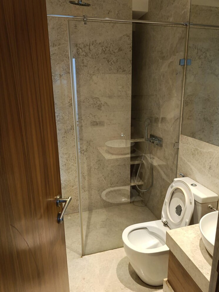 Bathroom, indiabulls-blu 3 Bedroom 1202 Sq.Ft. Apartment In Worli Mumbai 9100542