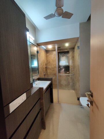 Washroom in 3 BHK Apartment at Felicia Apartment, Pali Hill – for Rent
