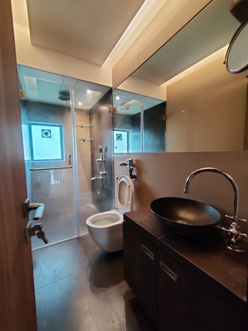 Bathroom in 3 BHK Apartment at Felicia Apartment, Pali Hill – for Rent