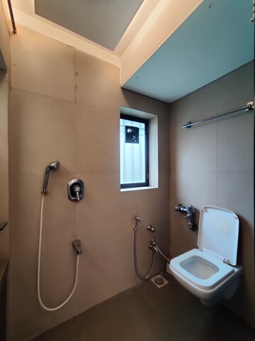 Bathroom in 3 BHK Apartment at Felicia Apartment, Pali Hill – for Rent