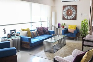 Living Room in 3 BHK Apartment at Sea Garden View, Santacruz West – for Sale