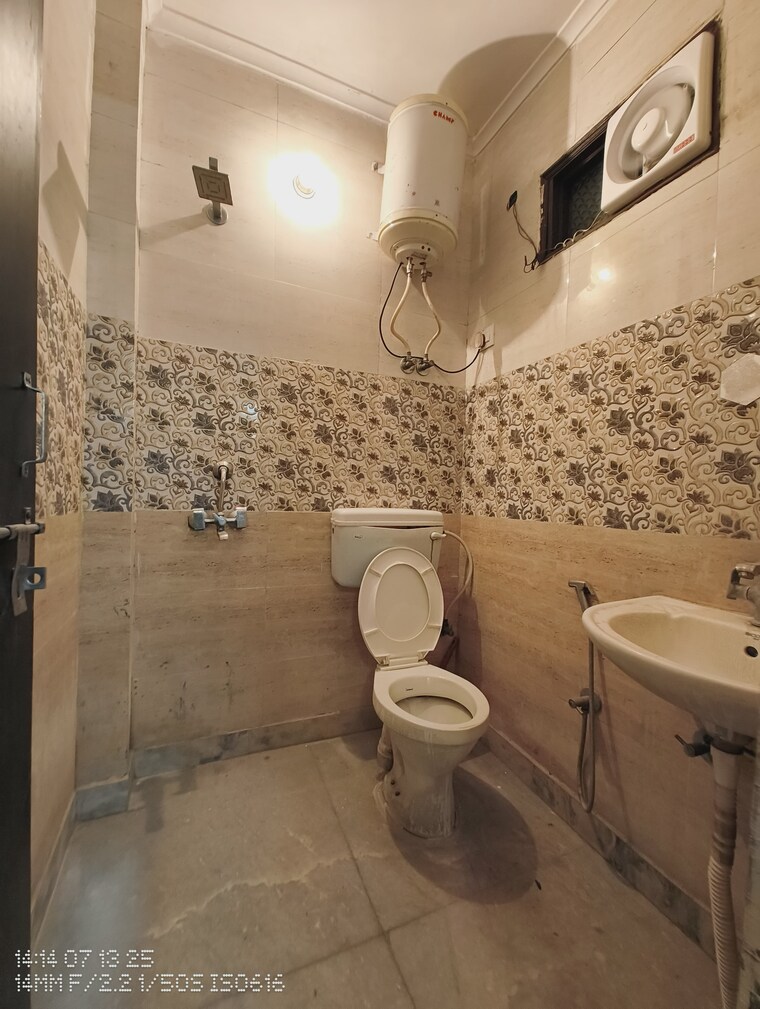 Bathroom, govindpuri 1 Bedroom 368 Sq.Ft. Builder Floor In Govindpuri Delhi 9100607