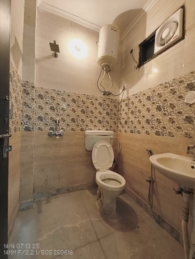 Bathroom, govindpuri 1 Bedroom 368 Sq.Ft. Builder Floor In Govindpuri Delhi 9100616